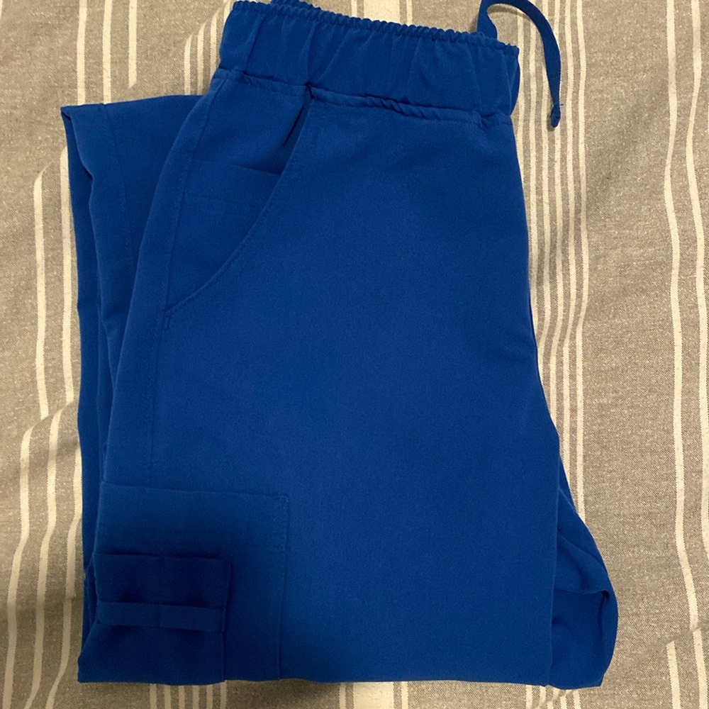 “MOVEMENT” SCRUB BOTTOMS